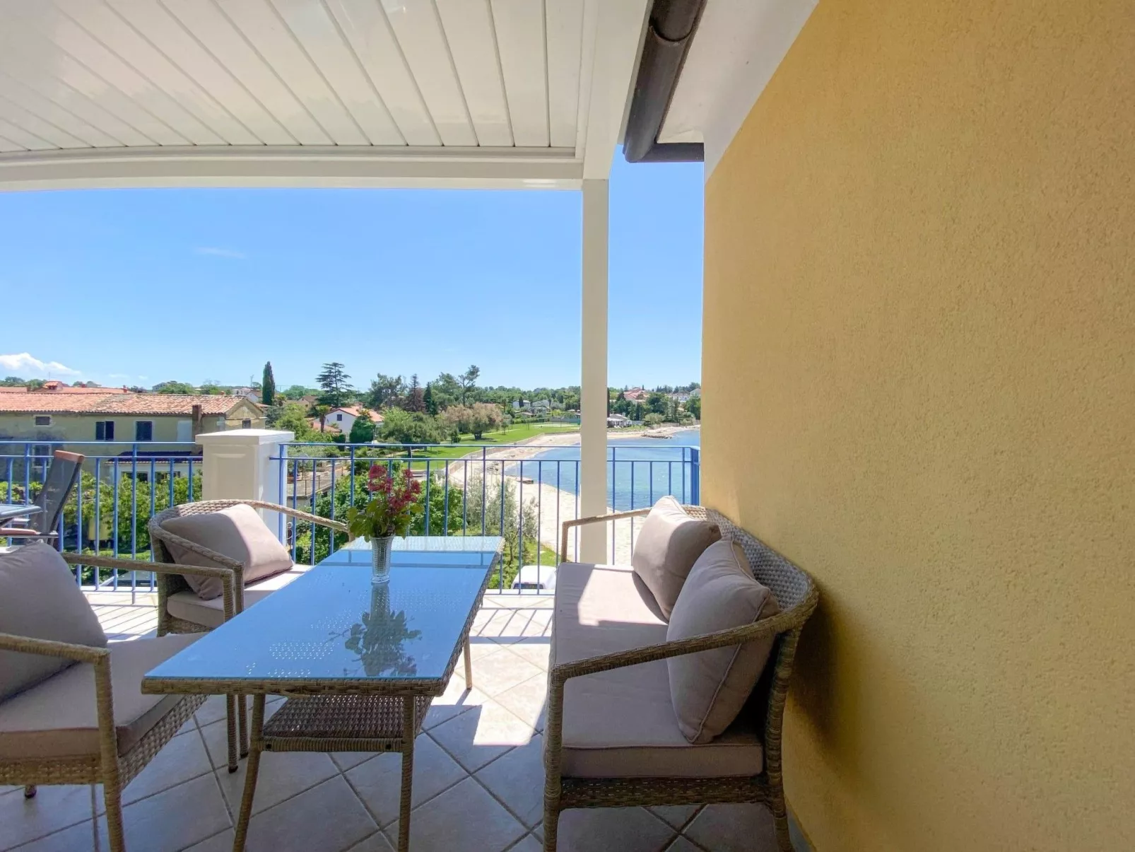 "Belvedere gore" - Inside