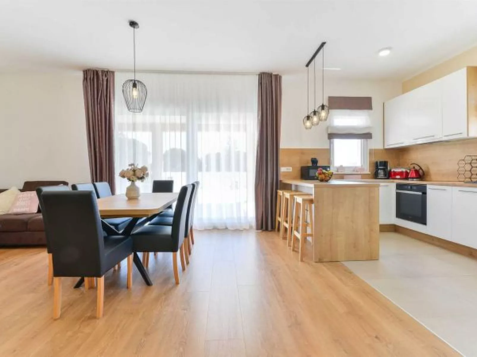 Villa First Hill with heated pool - Image-tags.info