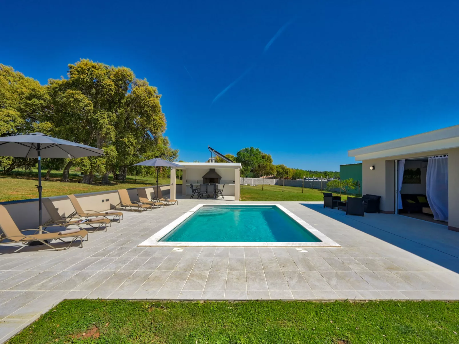 Montevernal - Draußen