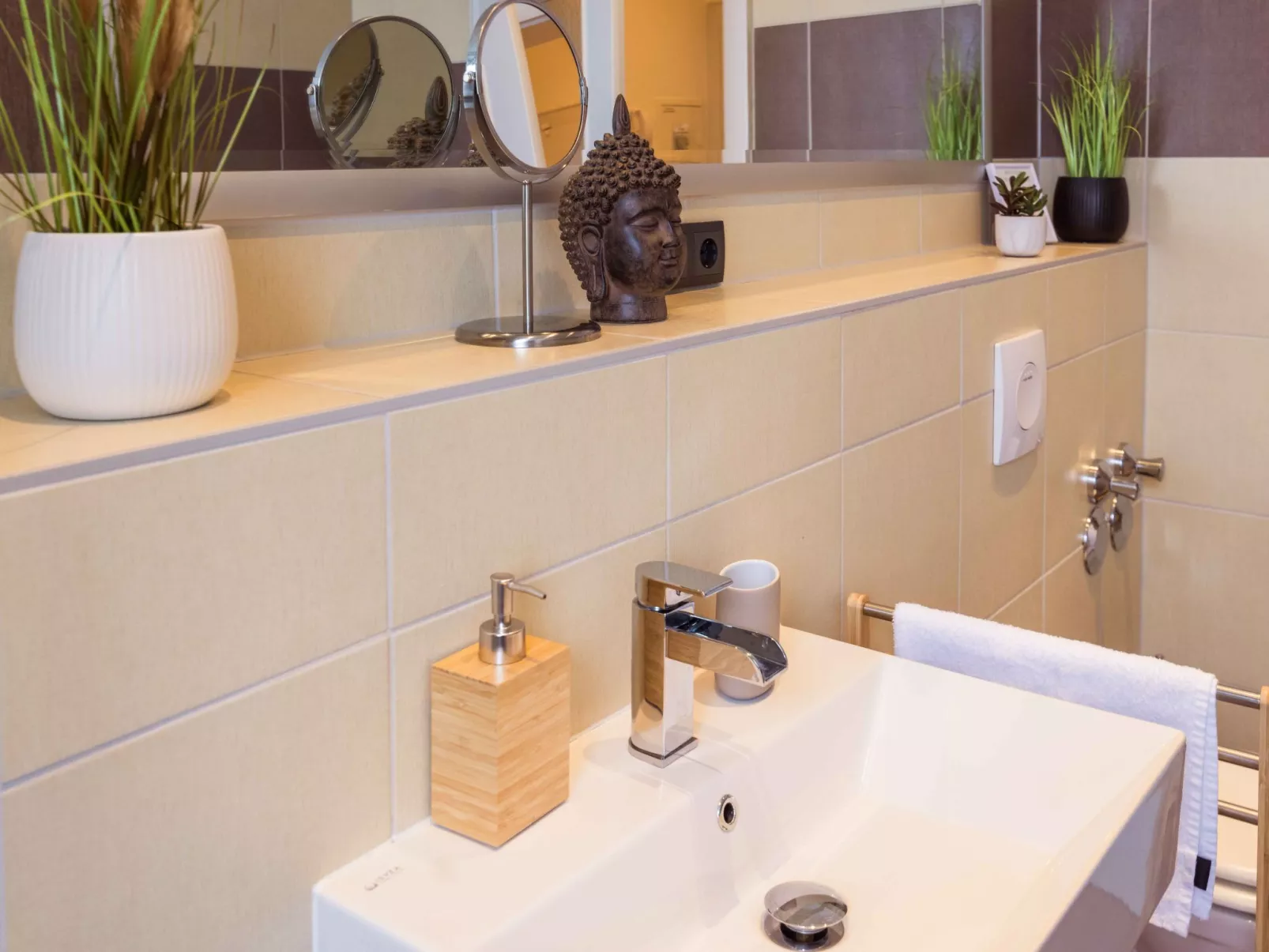 Schiller Apartment im Zentrum von Hof. Küche, Parkplatz, 250MBit Wlan - Inside