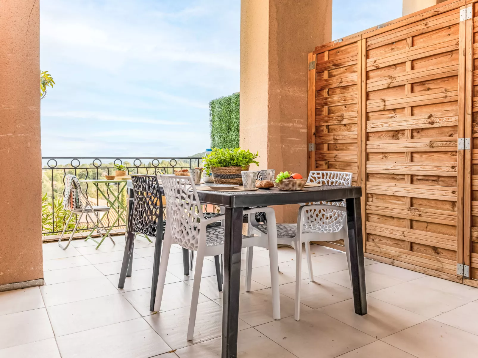 J6 174 L'Esquinade - Outside