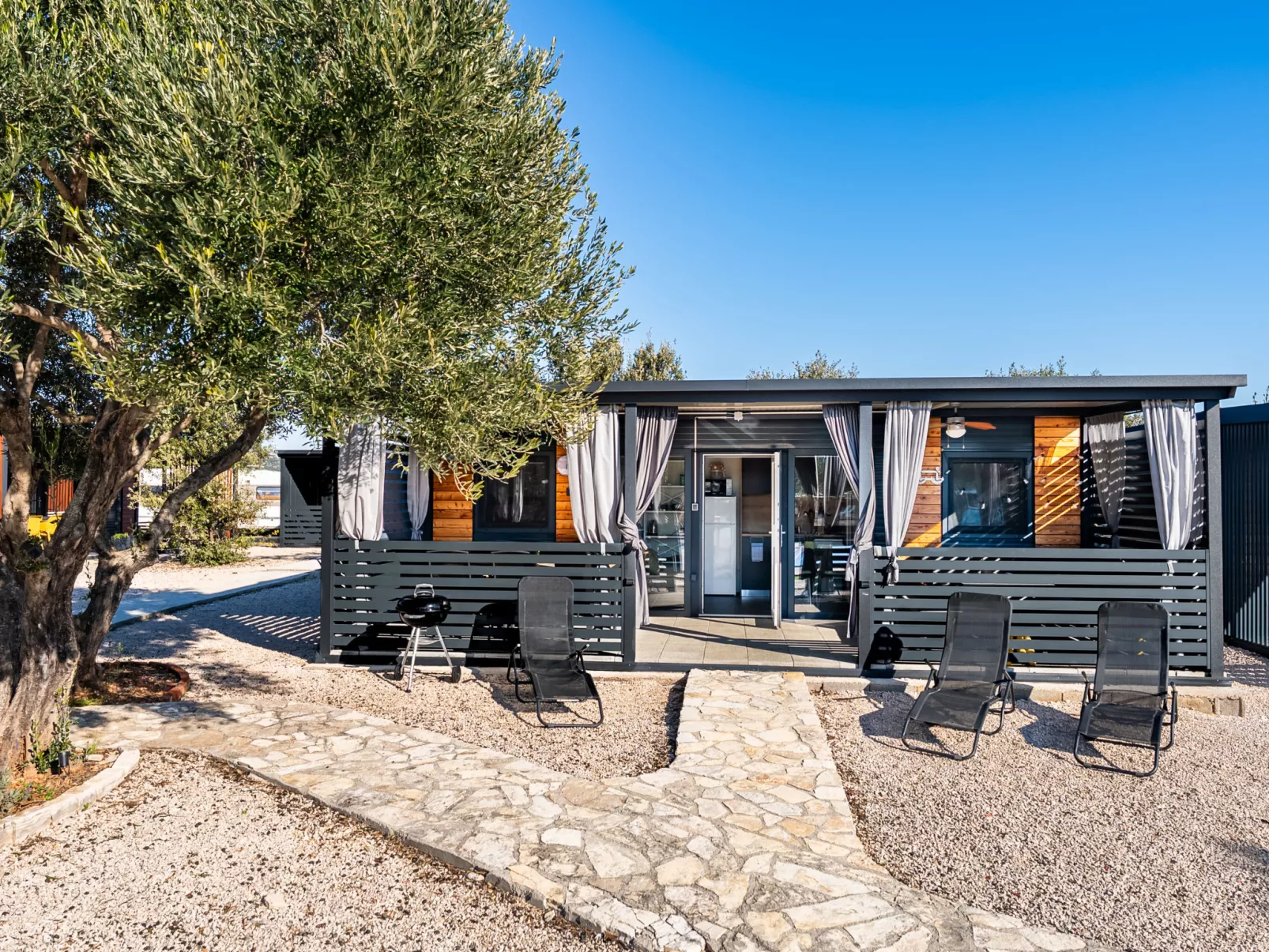 Maslina Delux - Draußen