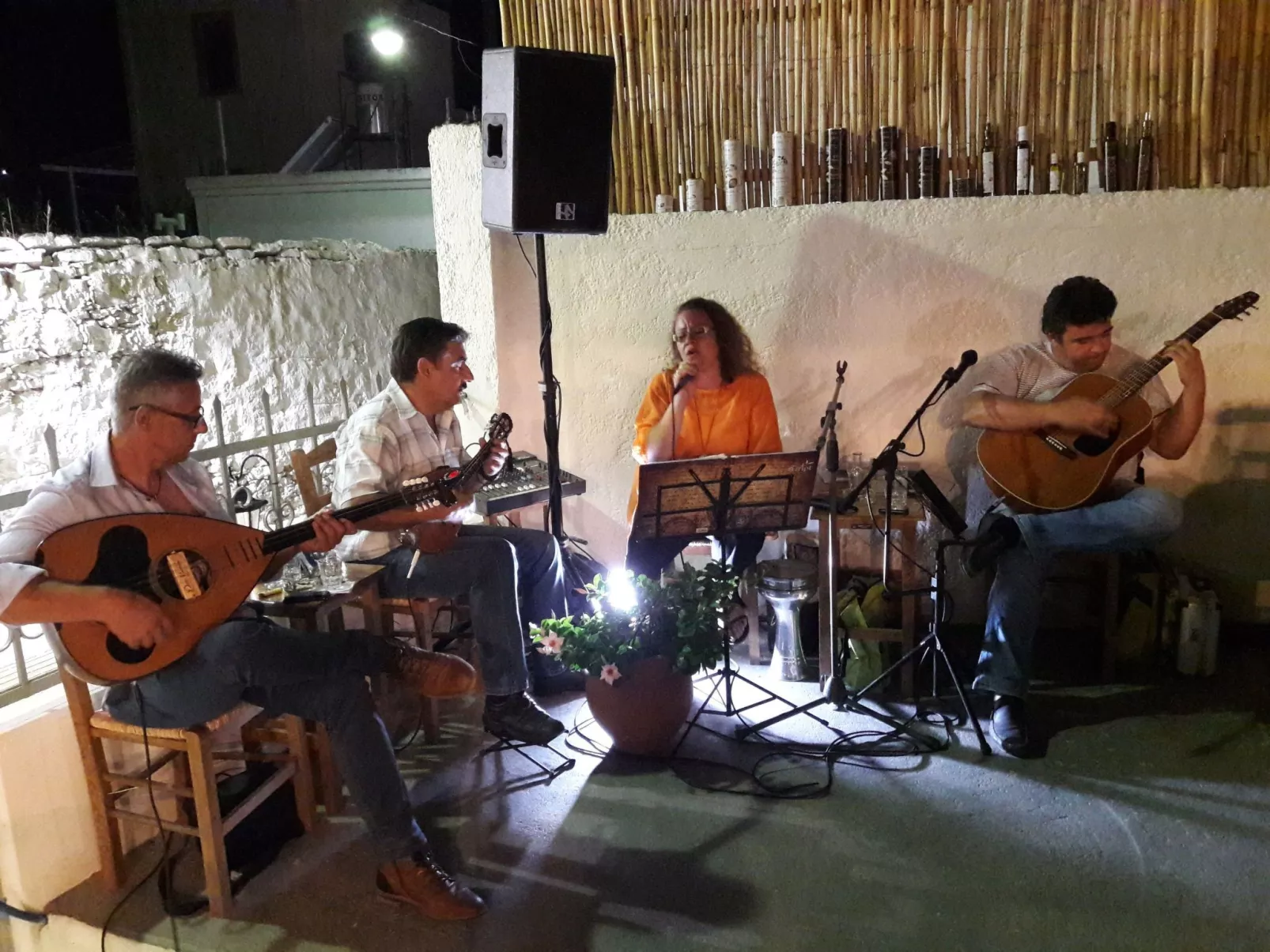 Orelia Cretan - Draußen