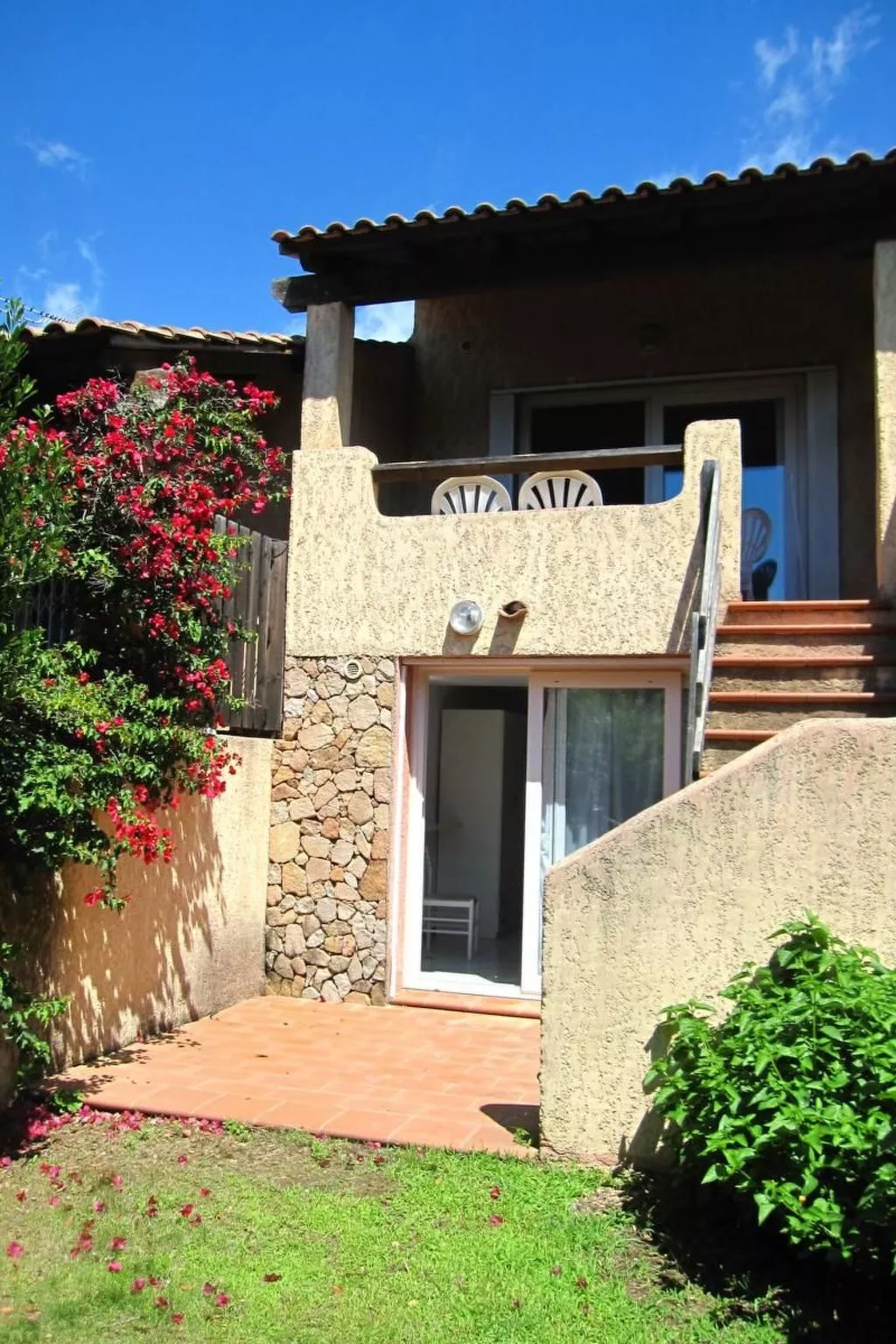 Unterkunft mit Terrasse, AC, Gemeinschaftspool - Outside