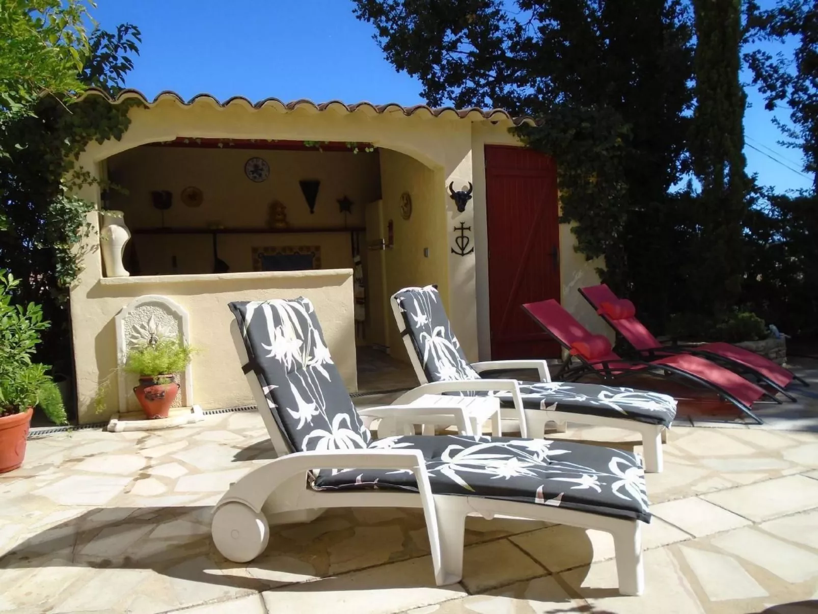 La Soleillade apt mit exklusiver Nutzung des großen Pools - Draußen