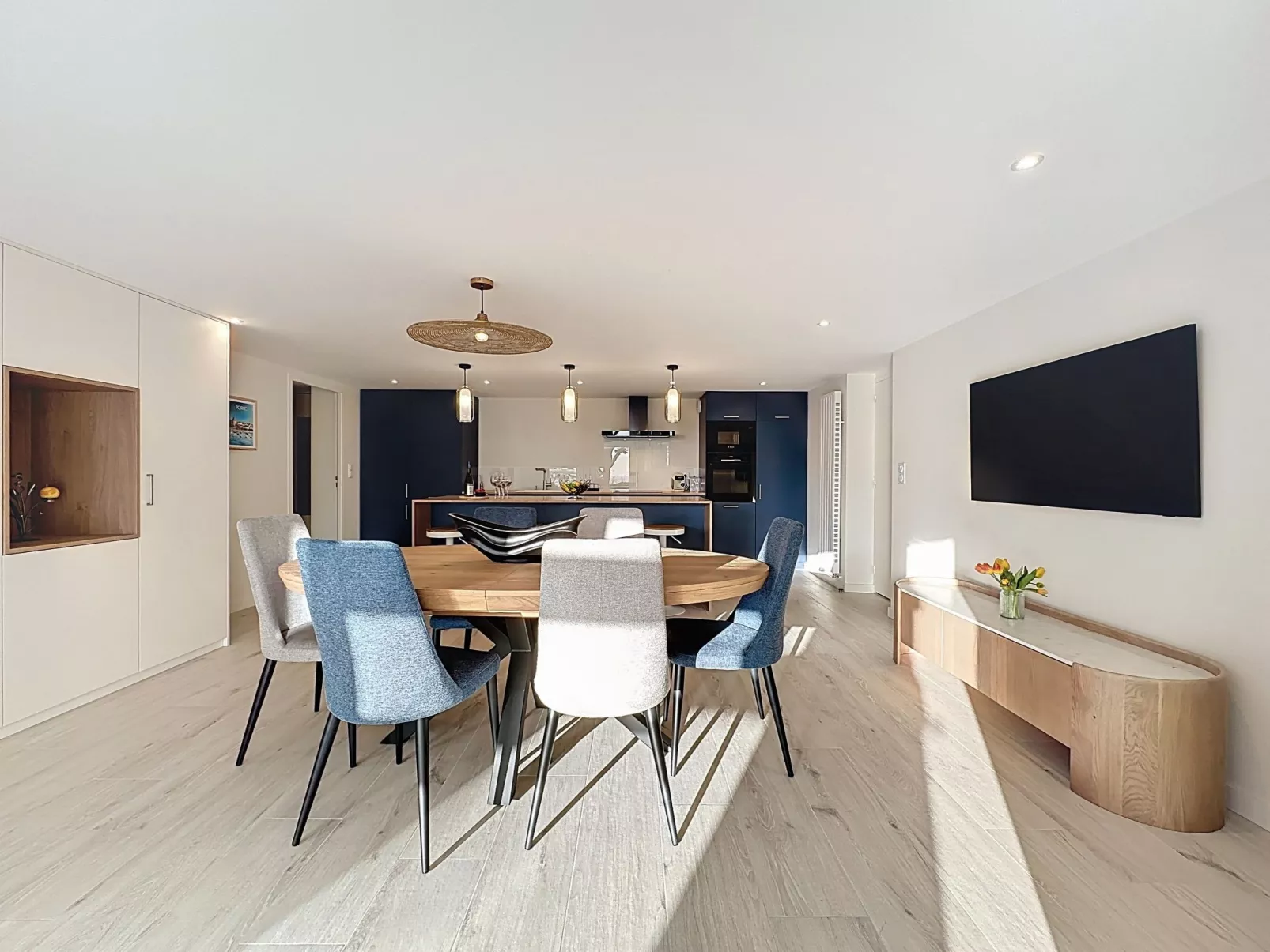 Le Vent d'Avril - Drinnen