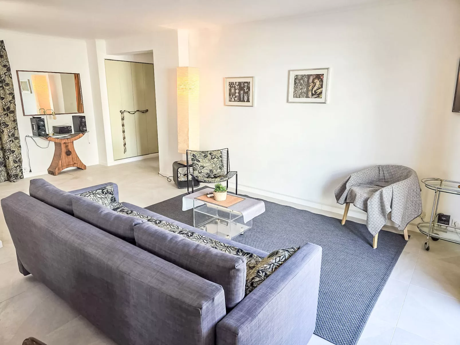 Reine Astrid - Inside