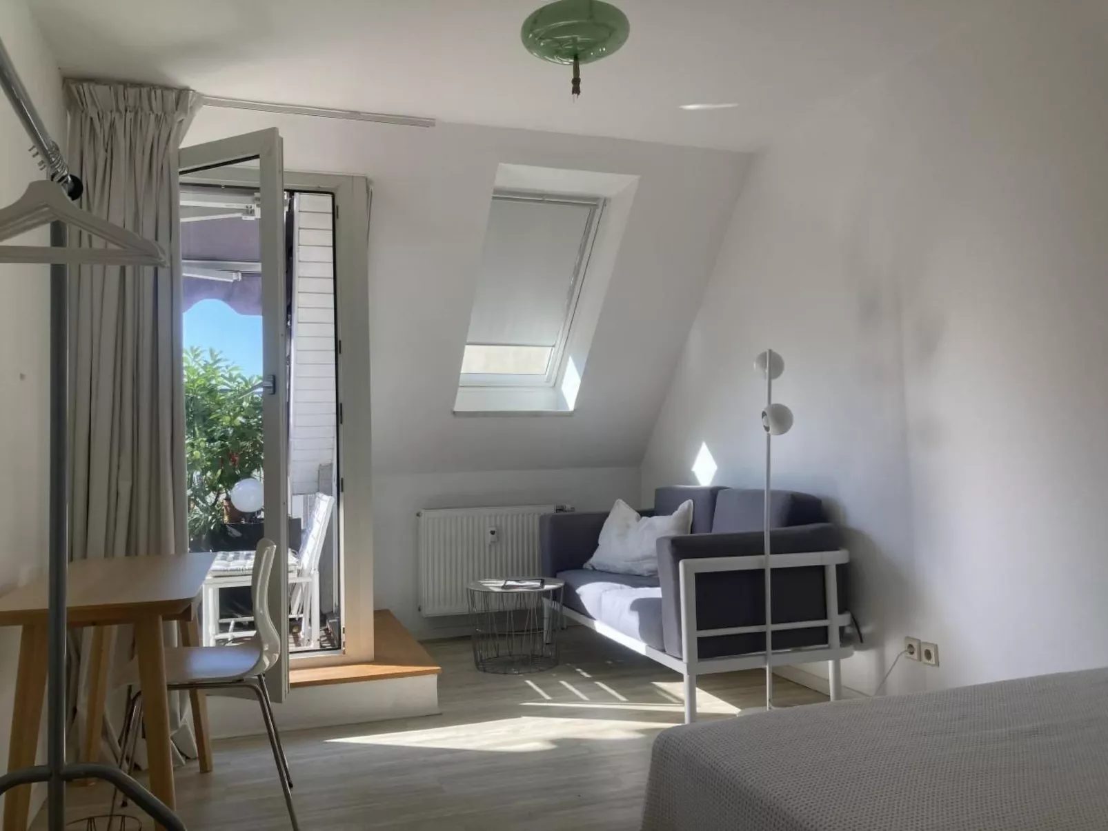 Modernes helles Zimmer im Loft am See - Inside