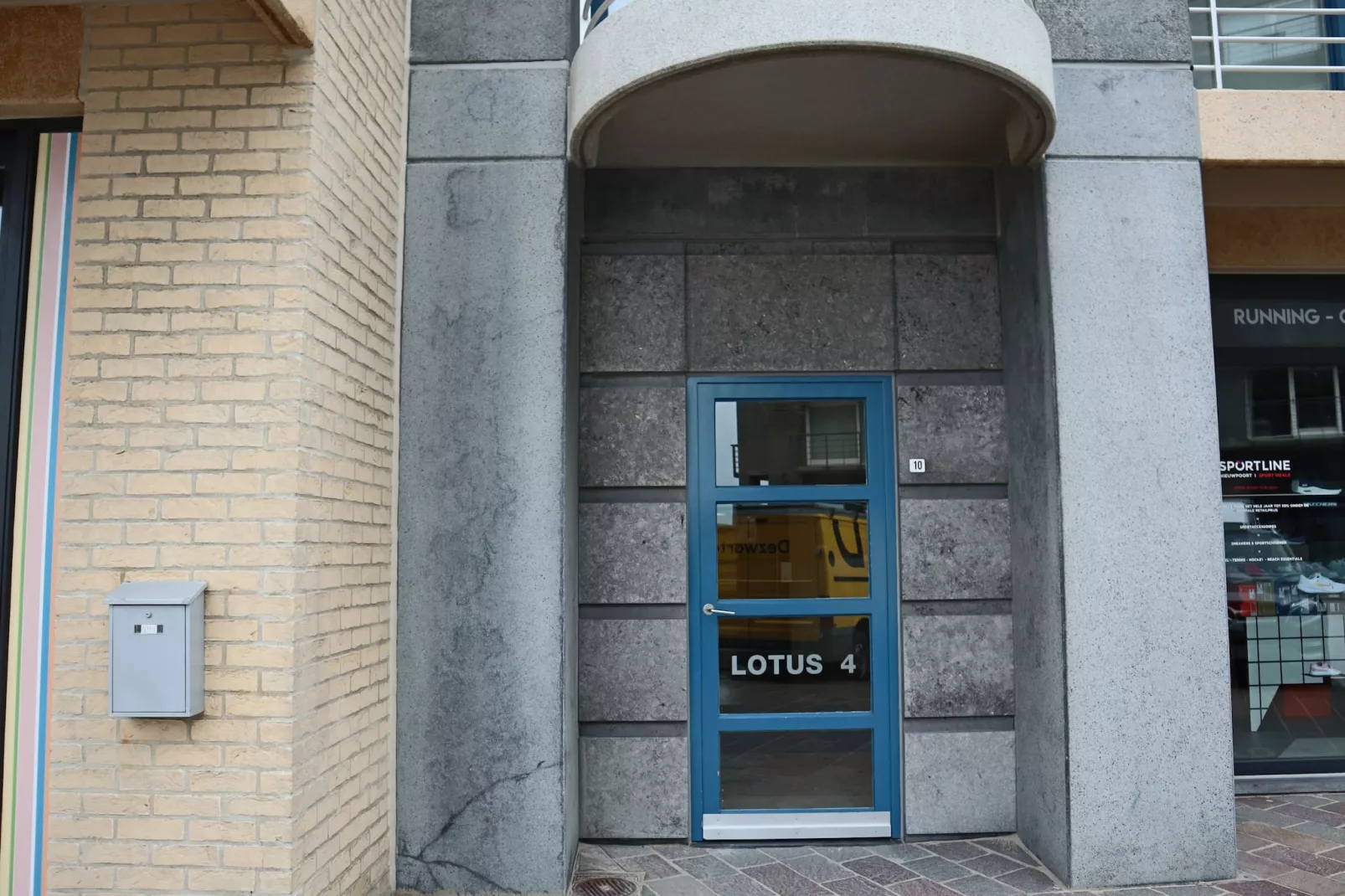 0303+GAR - Hall & reception