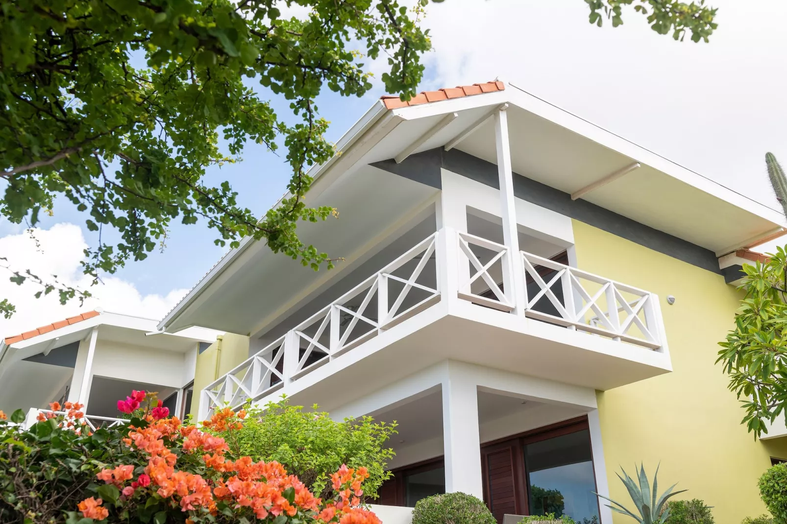 Rise and Shine Boca Gentil - Exterior in summer