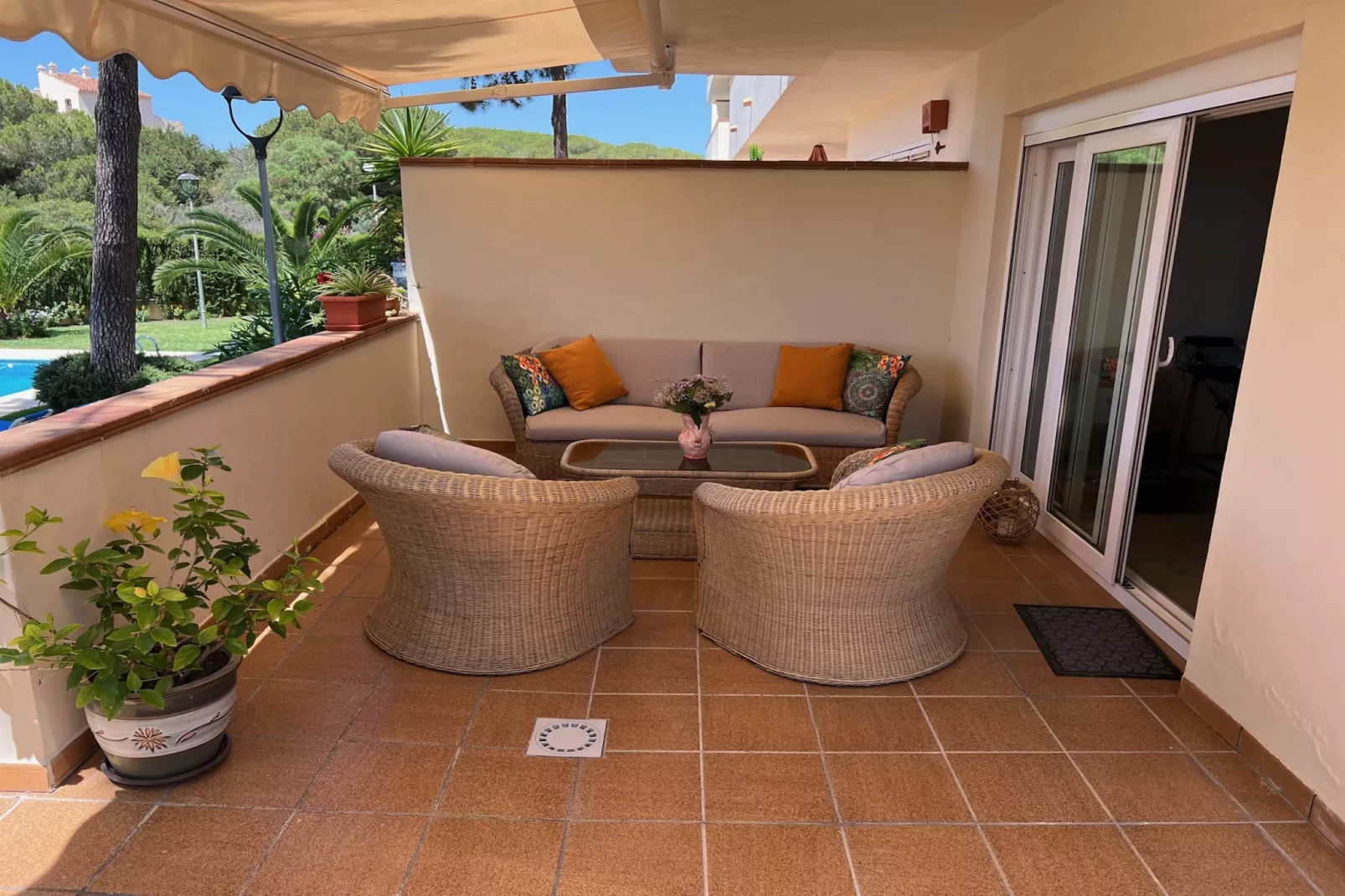 Beachside Family Apartment with Direct Pool Access - Terrace