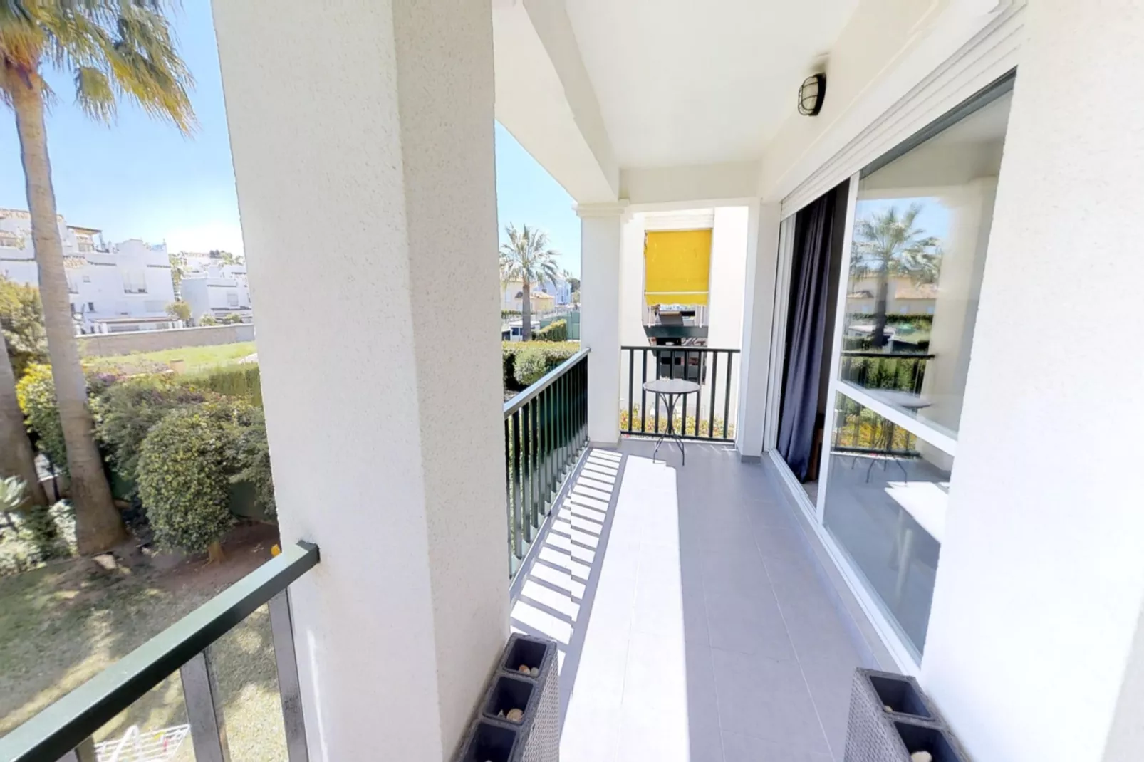 Modern Gated Apartment near Beach & Puerto Banus - Terrasse/Balkon