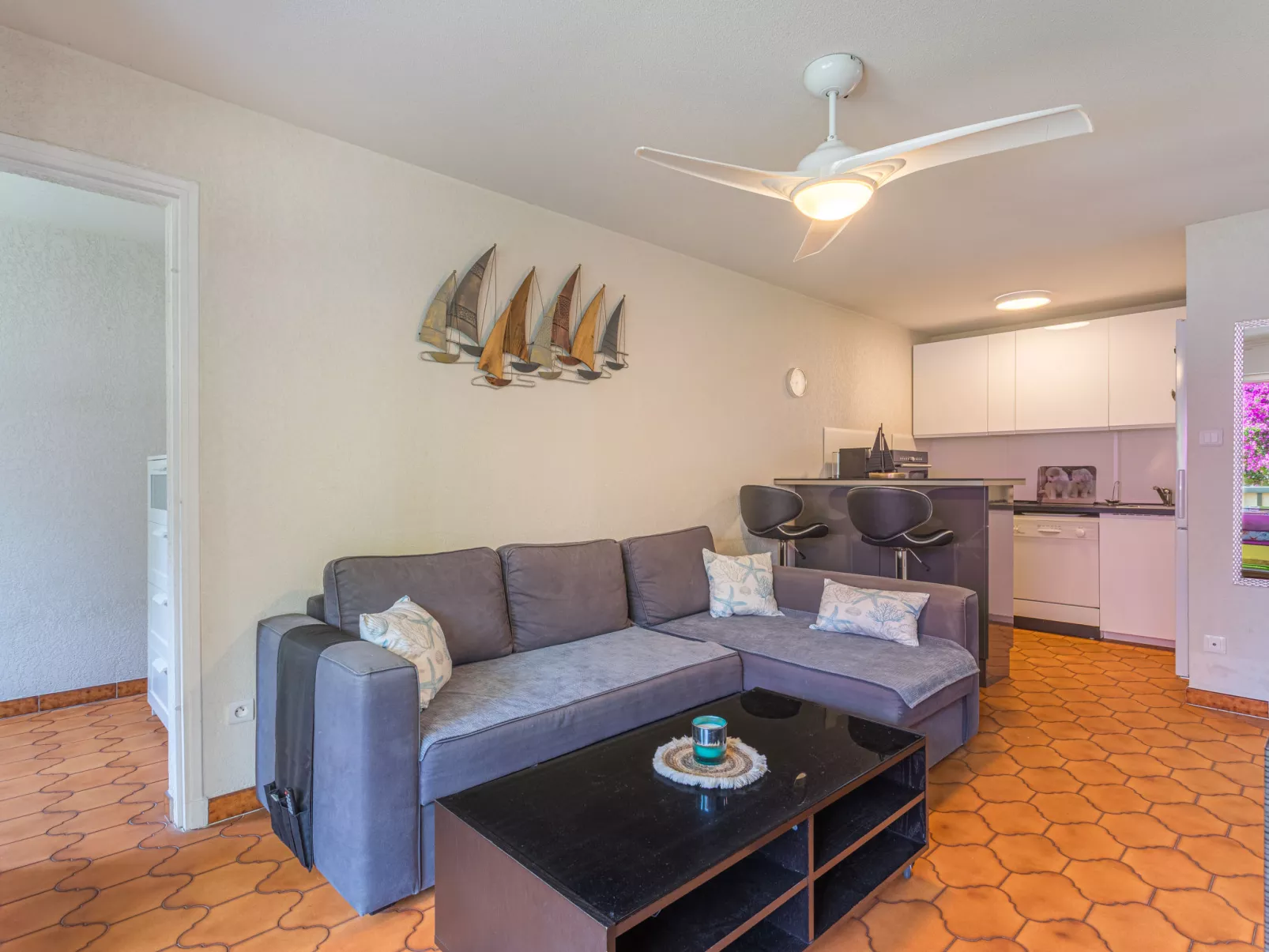 Brise Marine - Inside