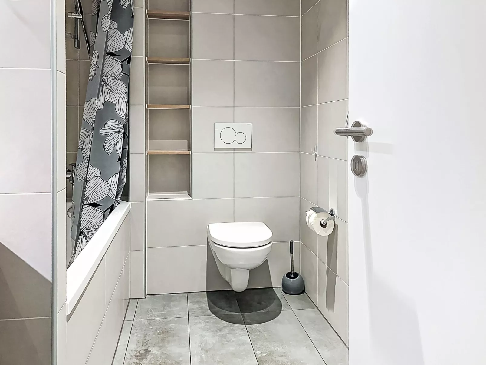 Les Perles du Lac - Inside