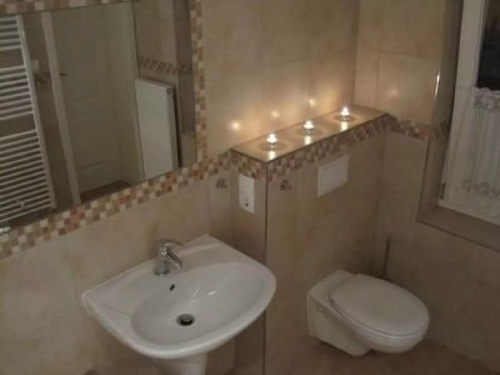 Charlotte mit Garten - Drinnen