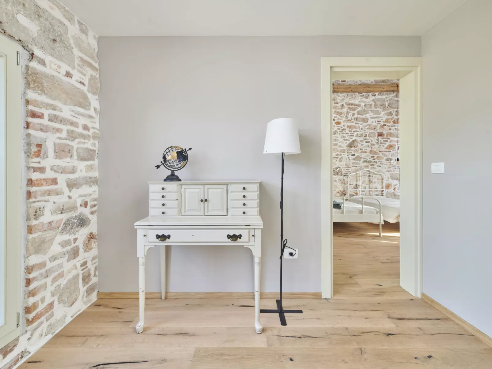 Mediterranea - Inside