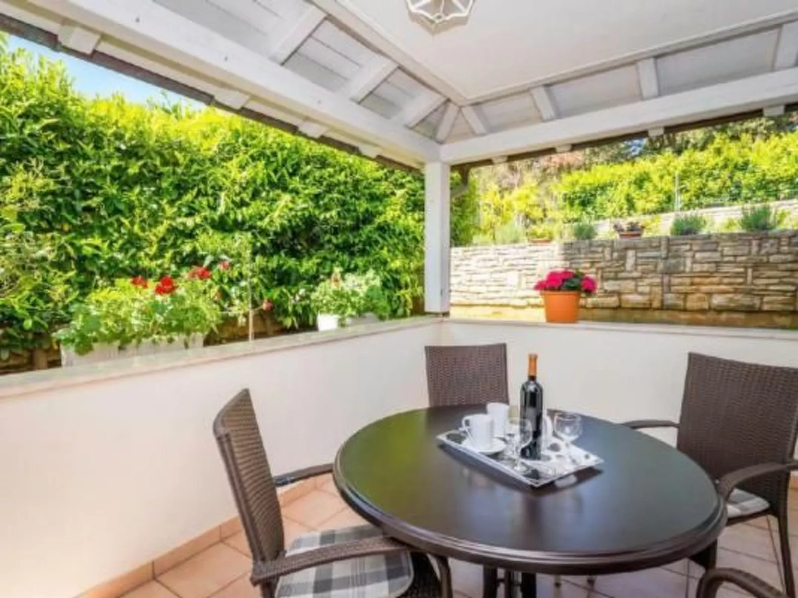 Wohnung in Pjescana Uvala mit Terrasse und Garte - Image-tags.info