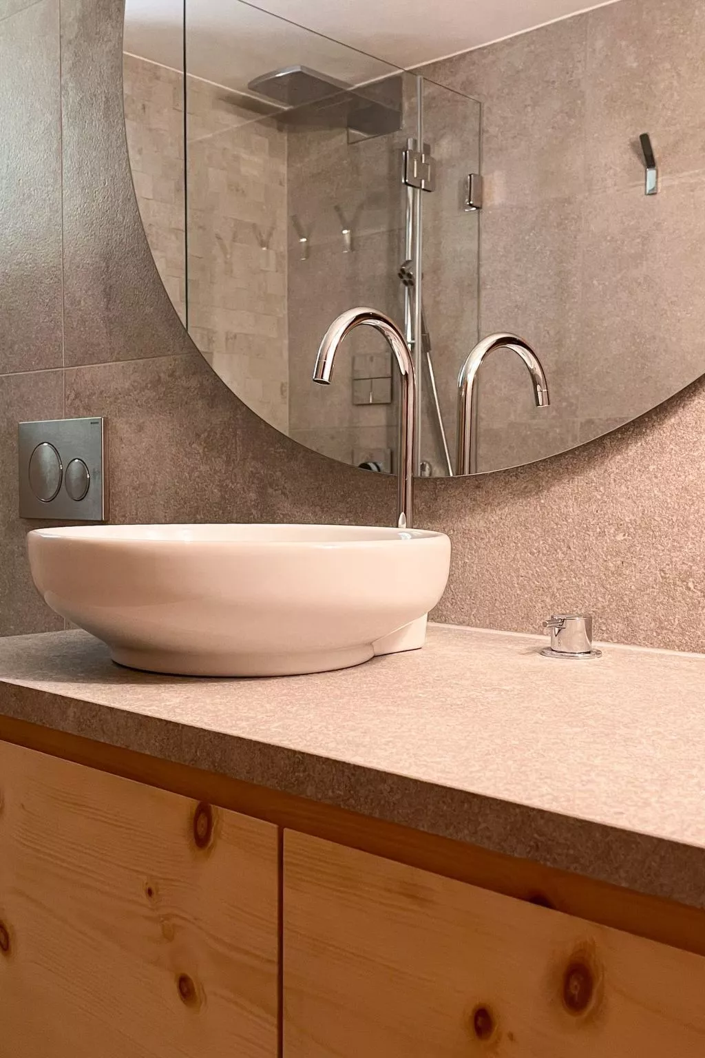 Curtin Duas - Drinnen