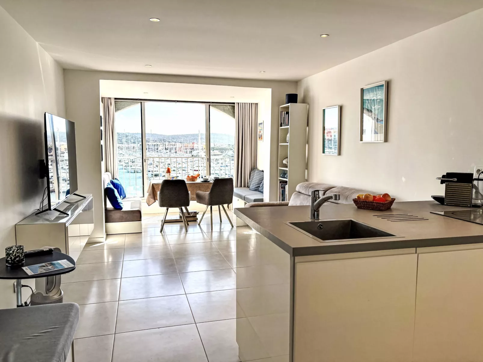 Les Cascadelles - Inside