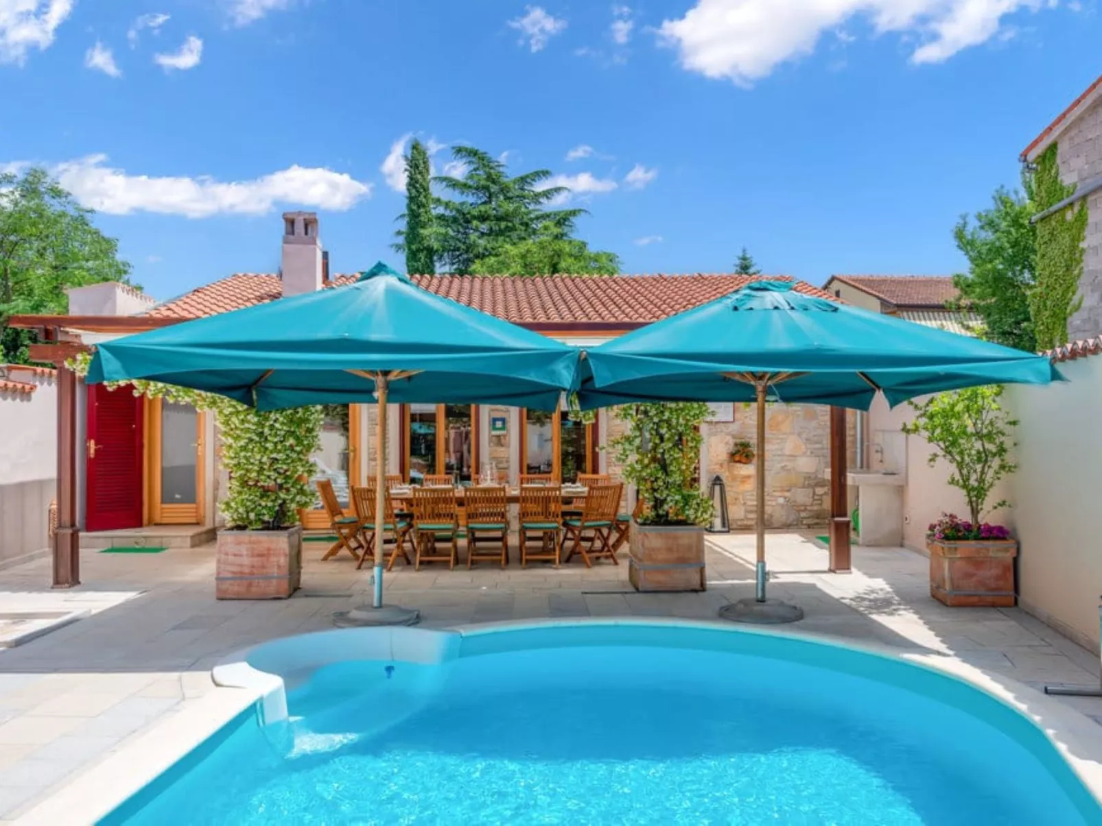 Villa Diana - Draußen