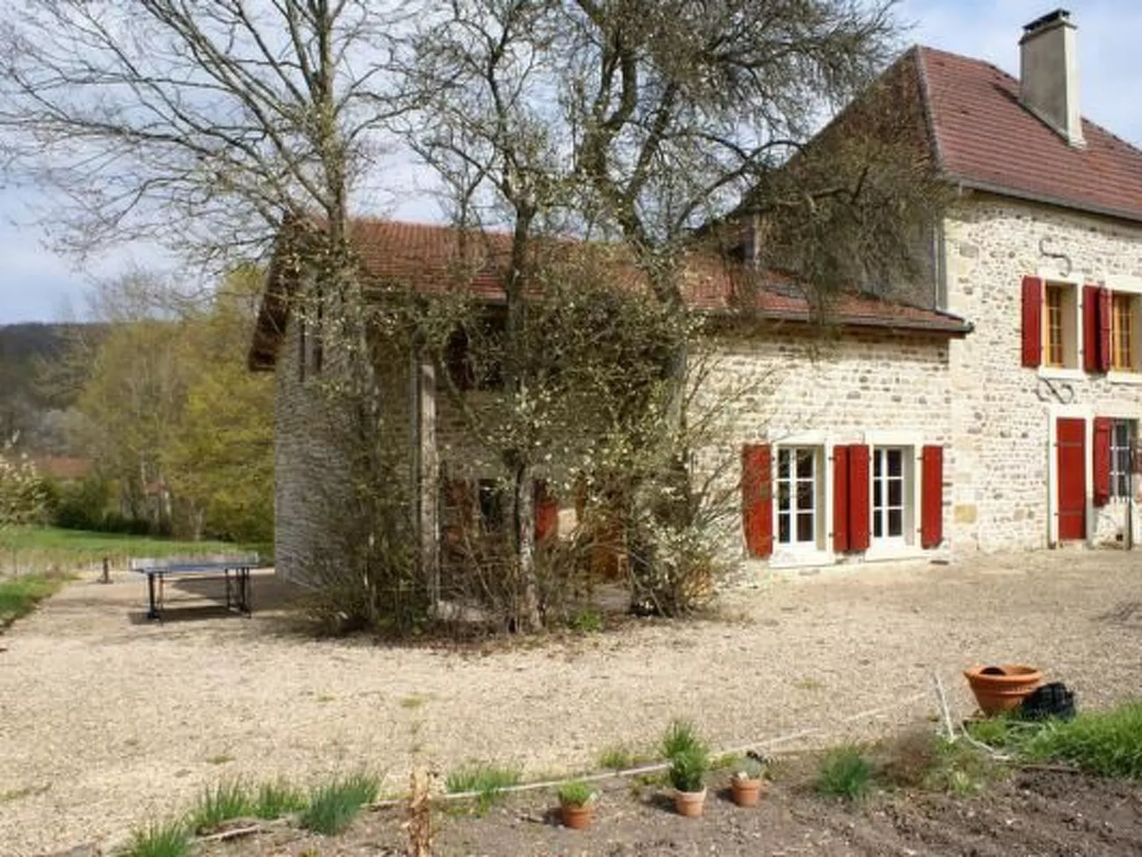 In Le Châtelet-Sur-Meuse mit Grill, Garten und Terrasse - Outside