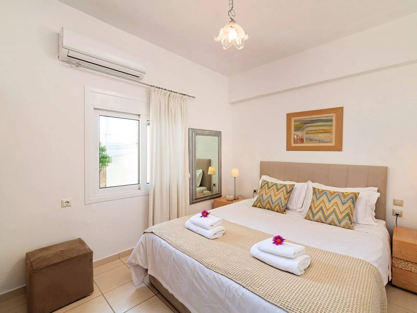 "Olive Green" mit Blick auf das Wasser - Inside