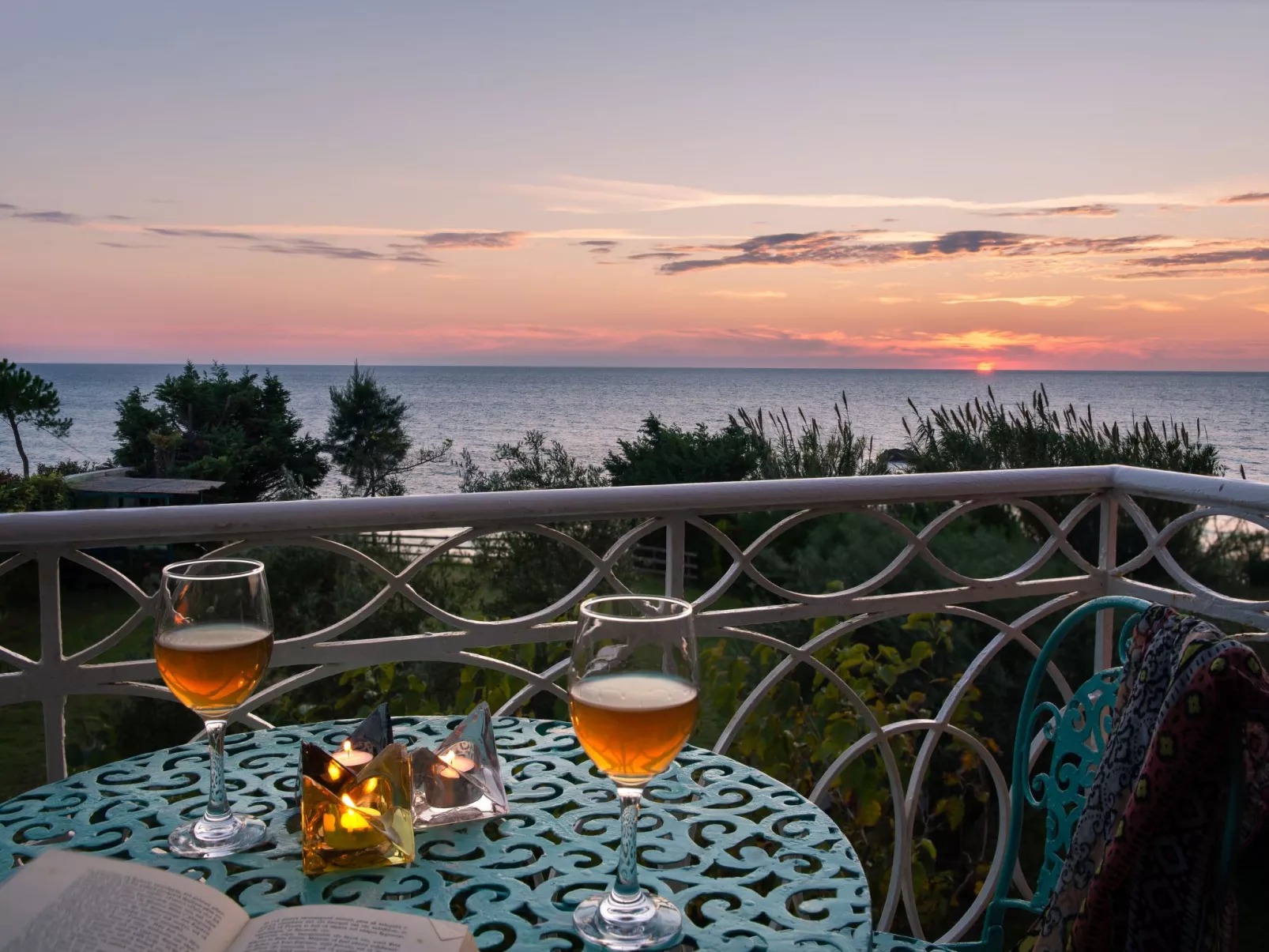 Idyllisch gelegene und luxuriöse Villa mit Veranda und Pavillon - Image-tags.info