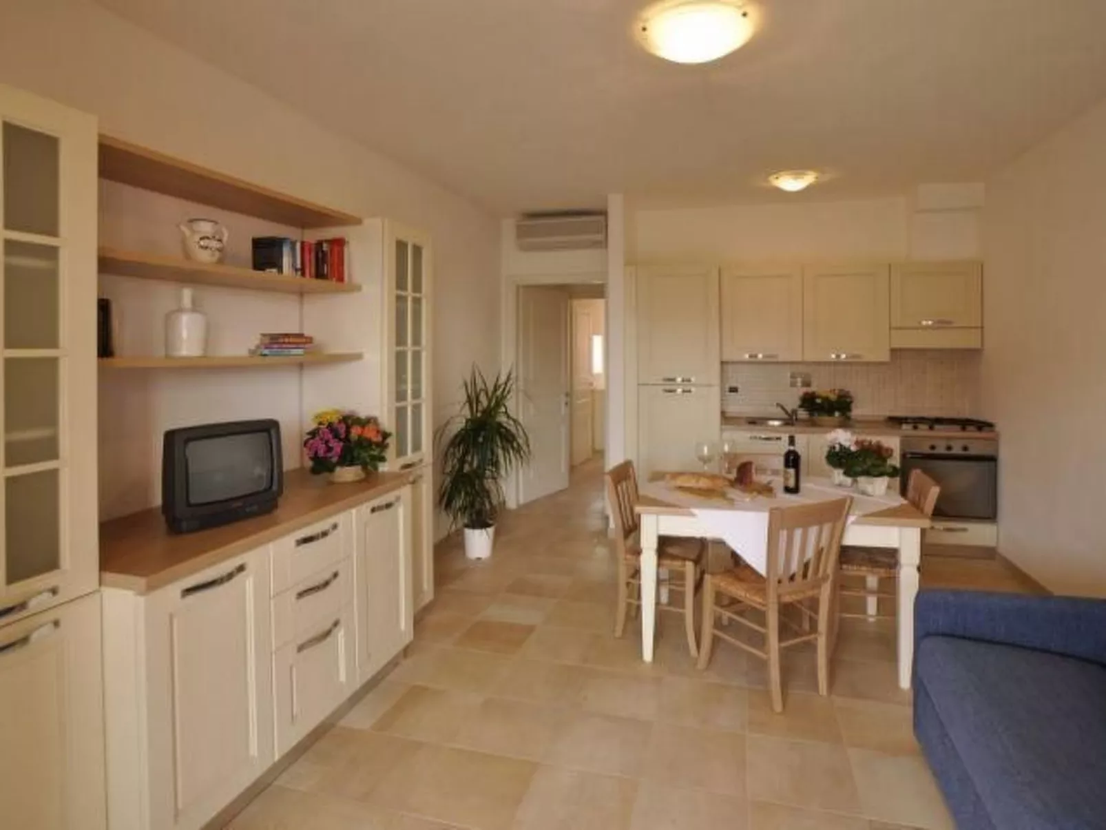 Unterkunft mit AC, Terrasse, in Residenz, Schwimmbad - Inside