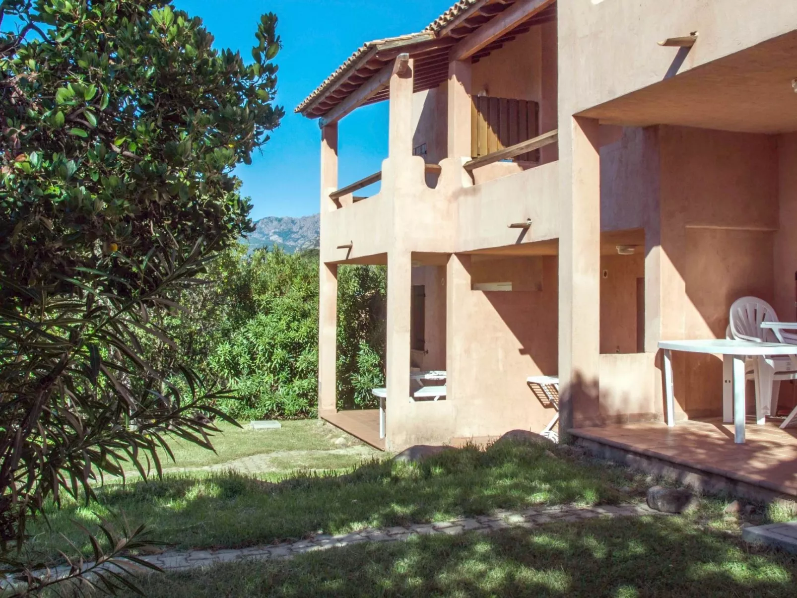 Unterkunft mit Terrasse, AC, Gemeinschaftspool - Outside