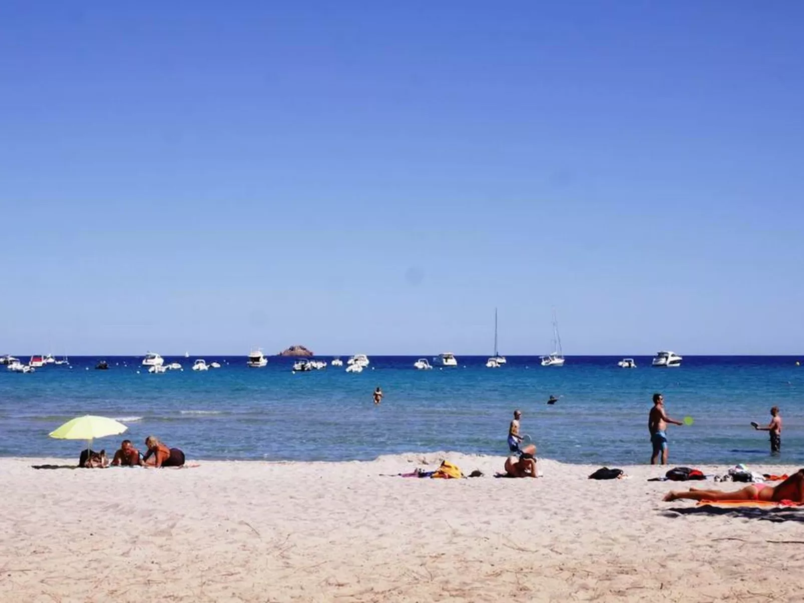 Unterkunft mit AC, Gemeinschaftspool, Nähe zum Meer - Dehors