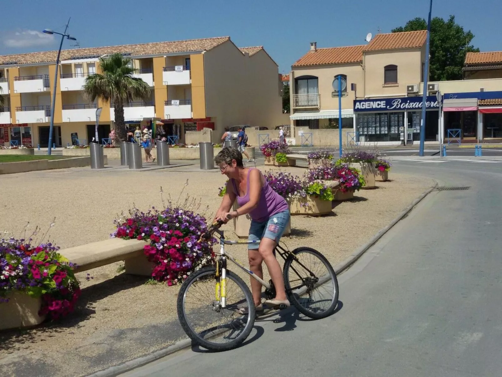 Maison Bleu - Outside