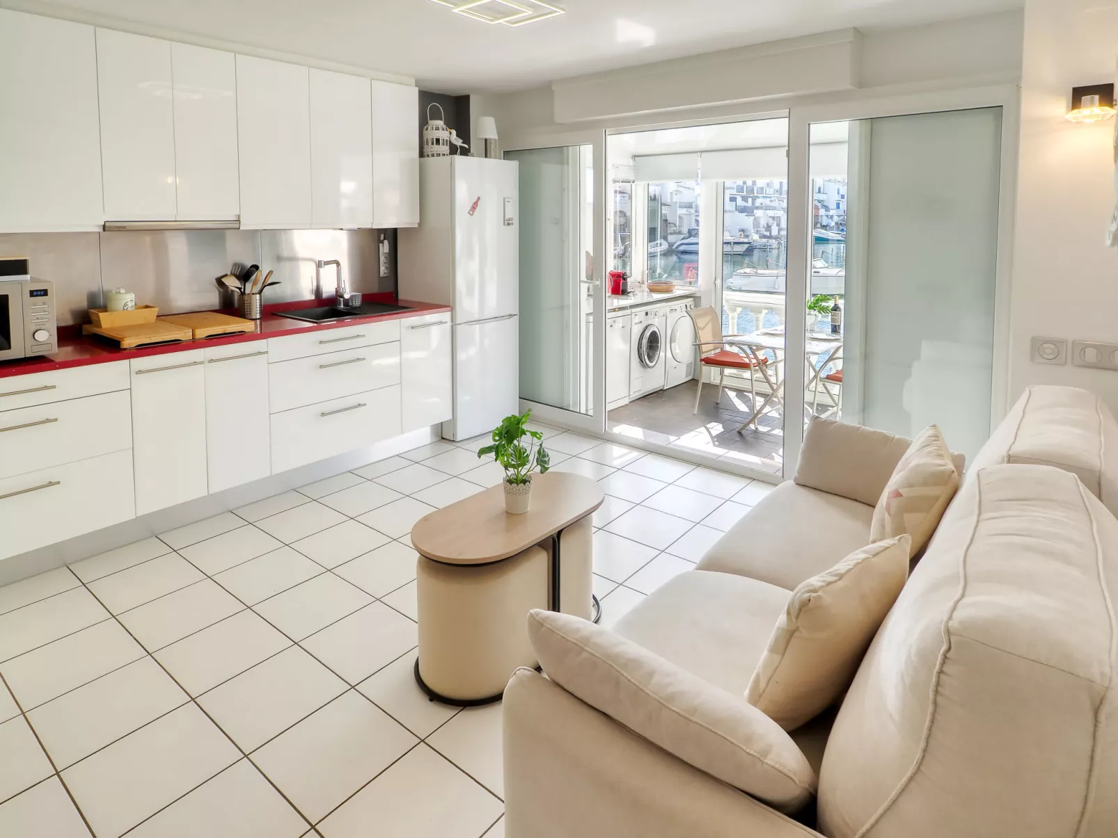 Port Empuries 31-33 - Drinnen