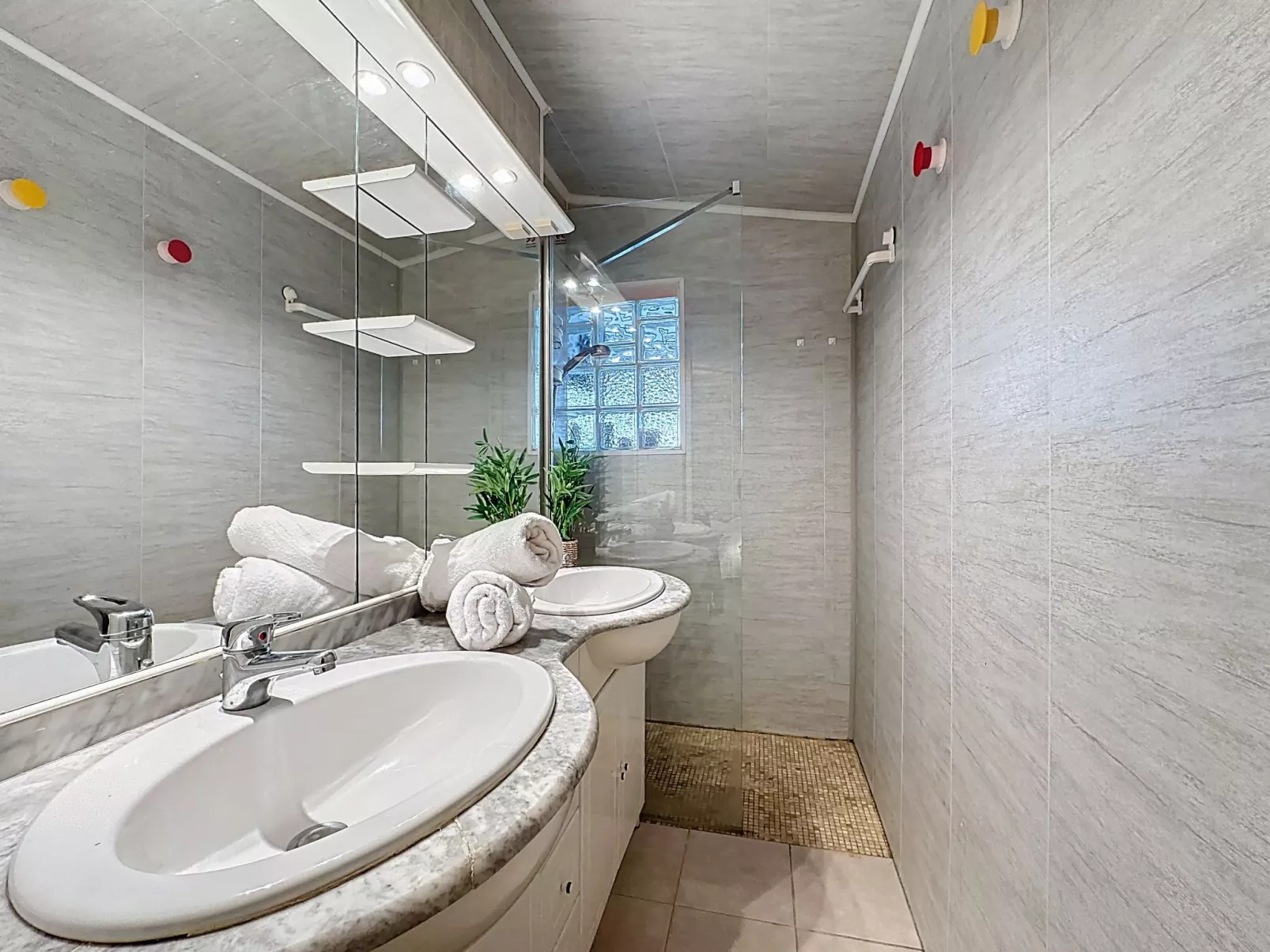 Les Rochers du Roi - Drinnen