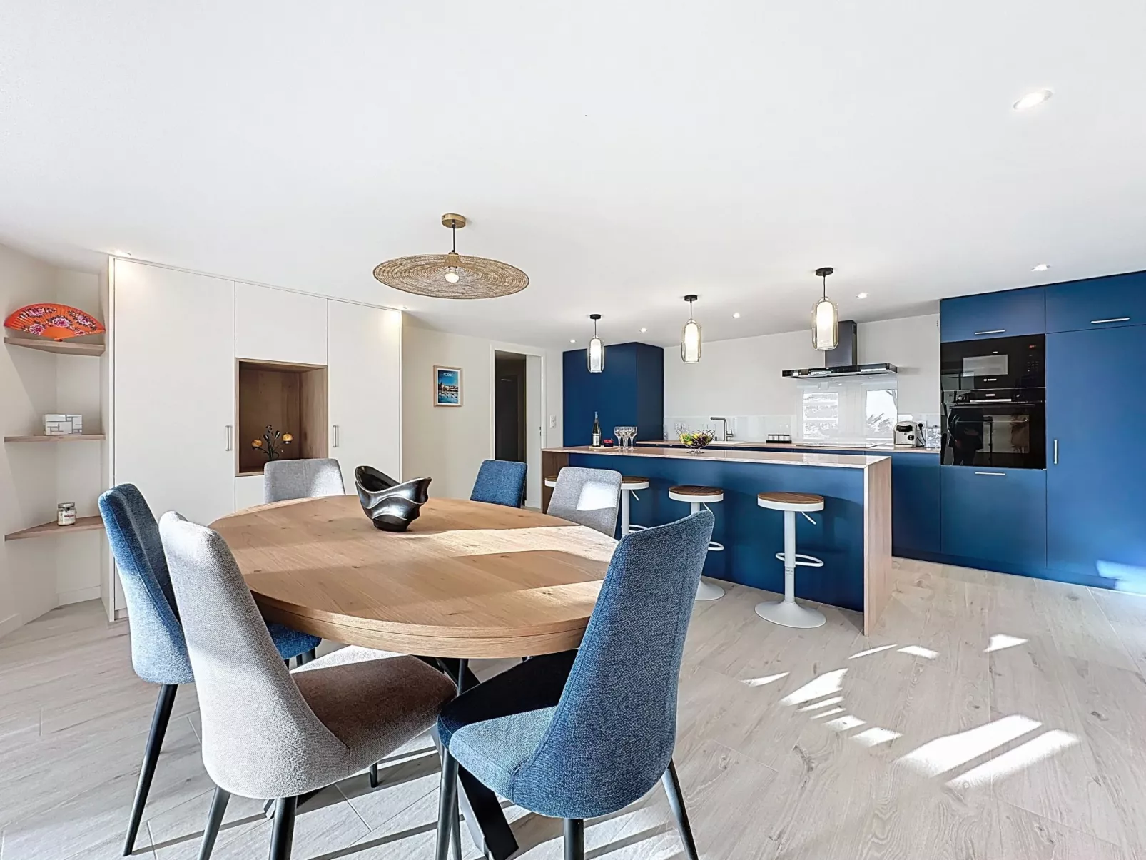 Le Vent d'Avril - Drinnen