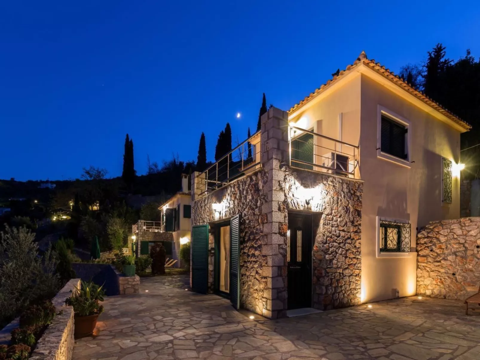 Mahatma Gandhi Villa - Outside