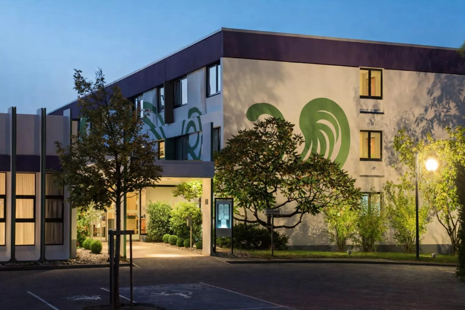 STANDARD DOUBLE ROOM - Exterior in summer