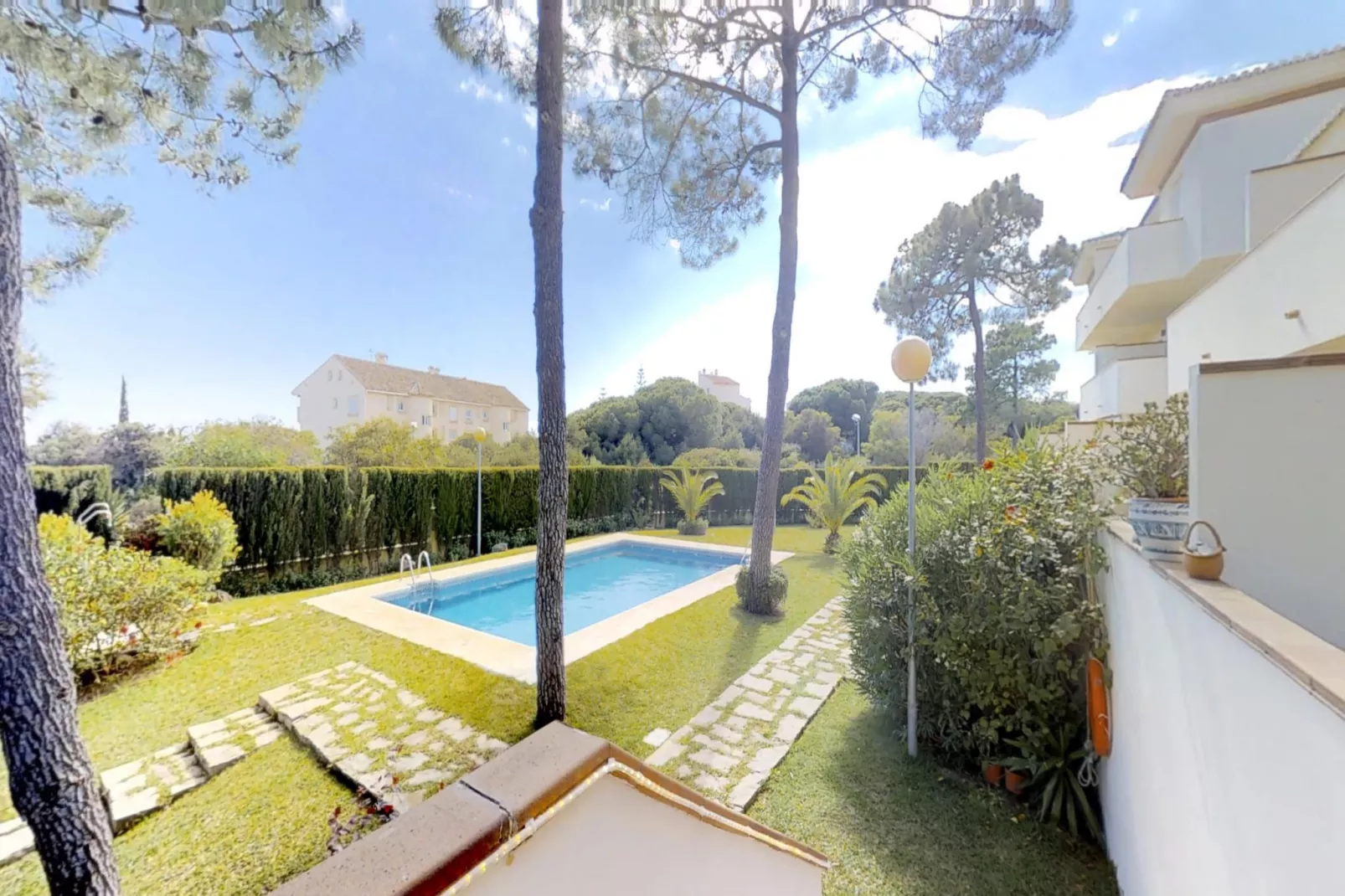 Beachside Family Apartment with Direct Pool Access - Swimming pool