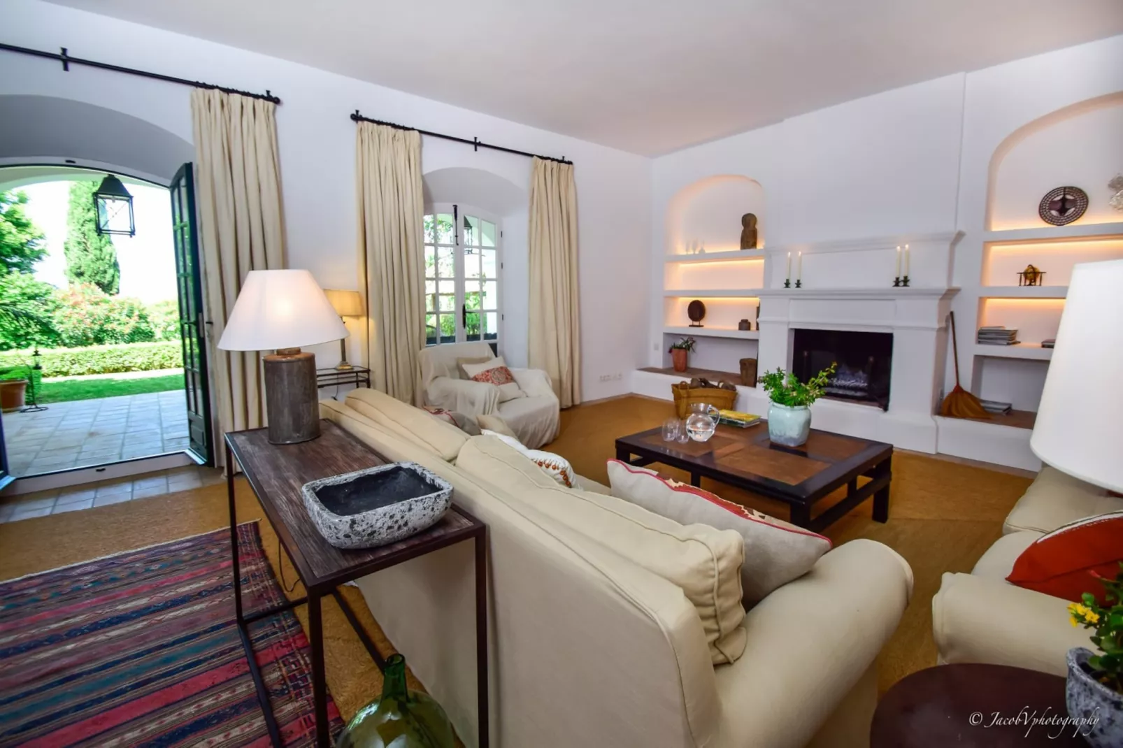 A Real Oasis in  Colonial style - Living room