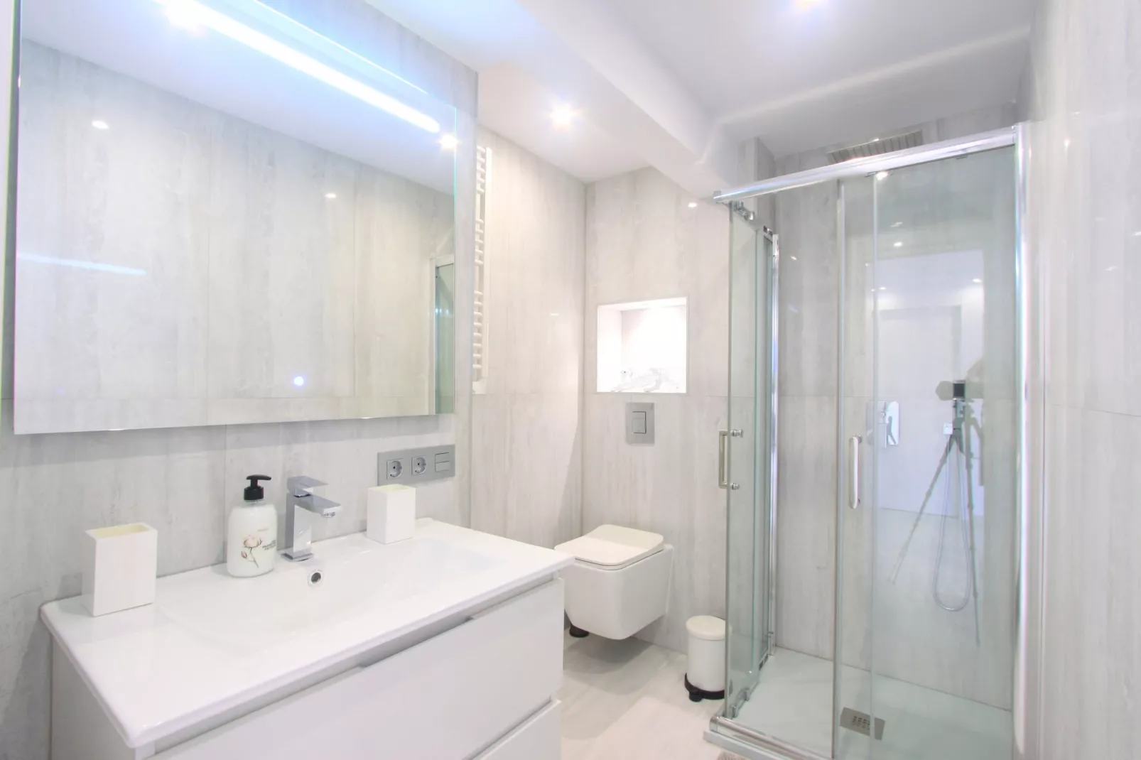 MODERN BEACH PENTHOUSE - Bathroom