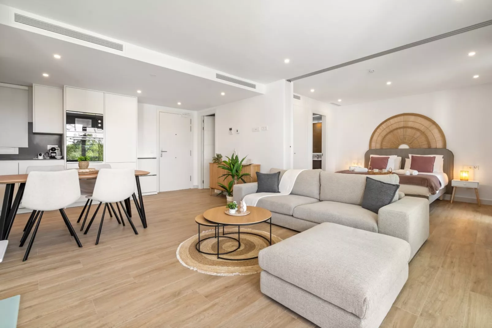 Stylish 2-Bed Apartment - ALCAZABA LAGOON (2115) - Salon