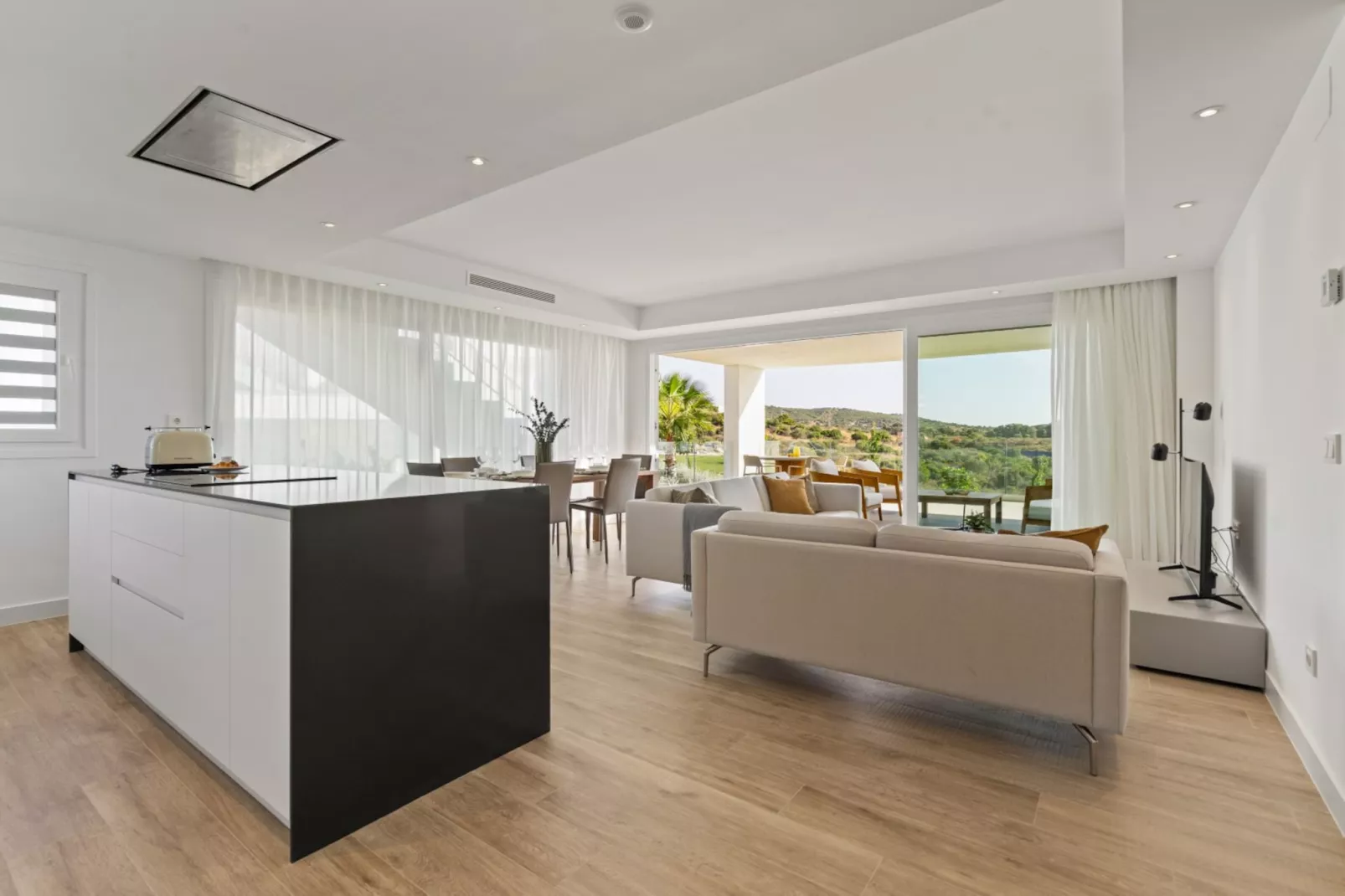 Spacious 2-bed & Solarium ALCAZABA LAGOON (2017) - Salon