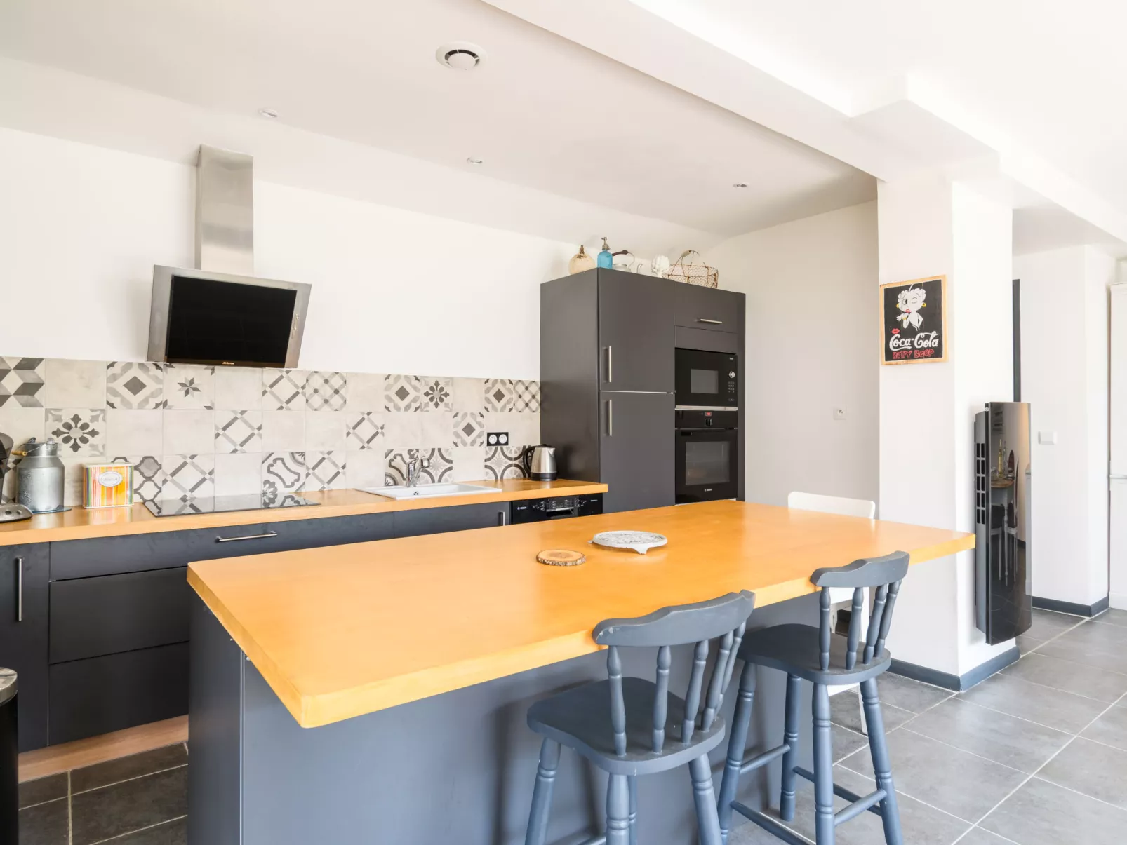 Aimé Bourdier - Drinnen