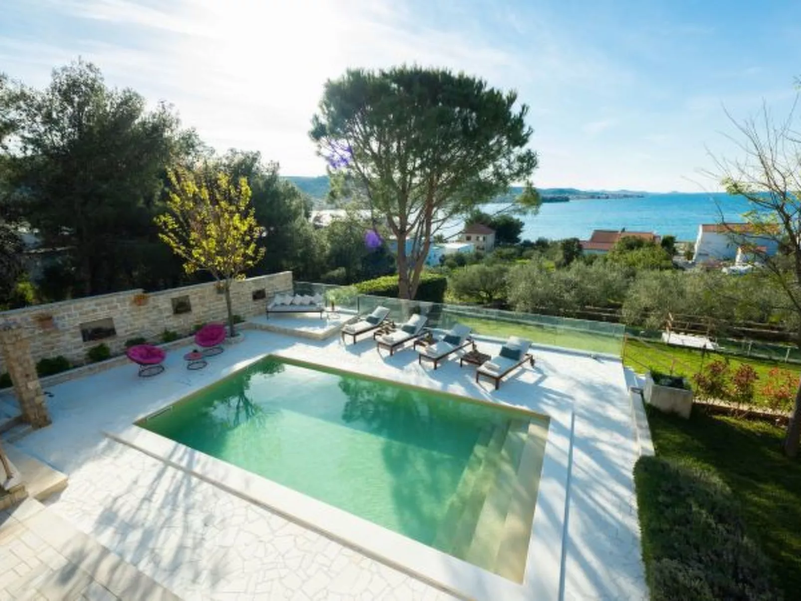 Villa Barotul with pool - Image-tags.info