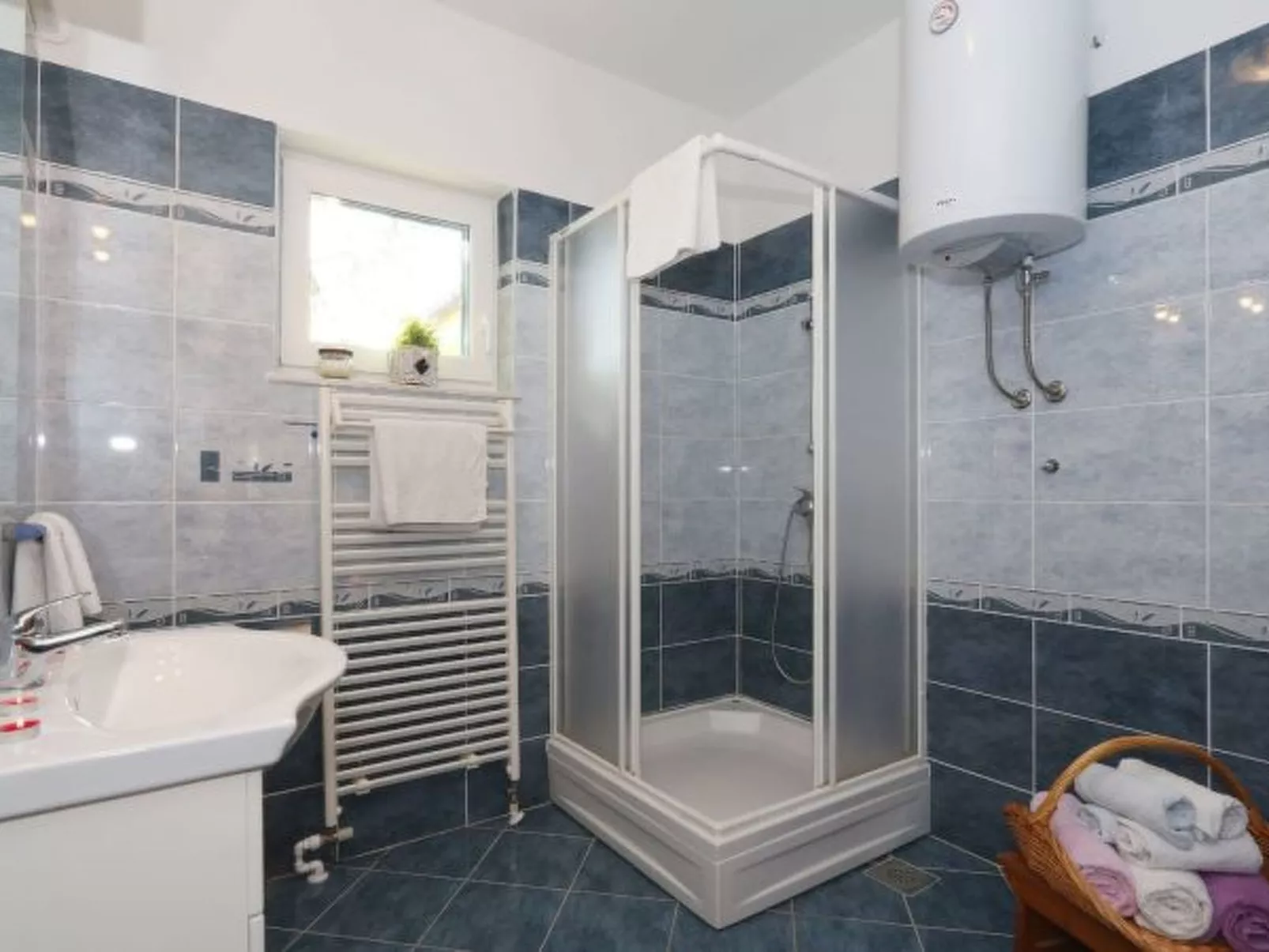 Villa Ana with large pool - Image-tags.info