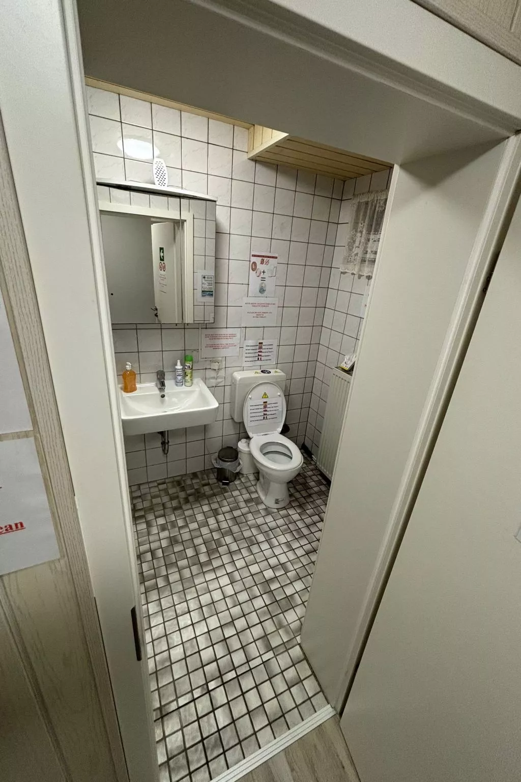Quartier Wenzelnberg kleines Doppelzimmer Raum 1 - Inside