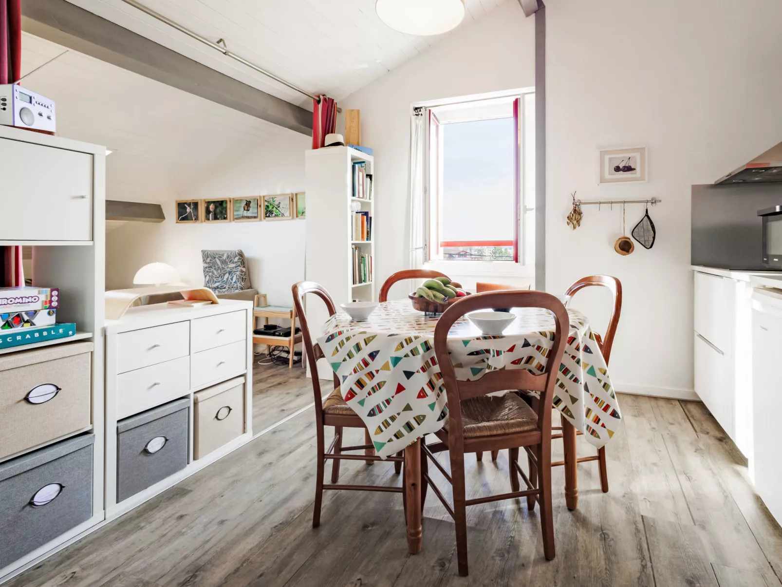 Barasteguia - Inside