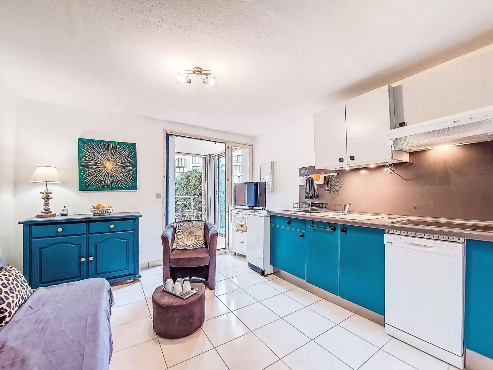 Cap de Mer - Drinnen