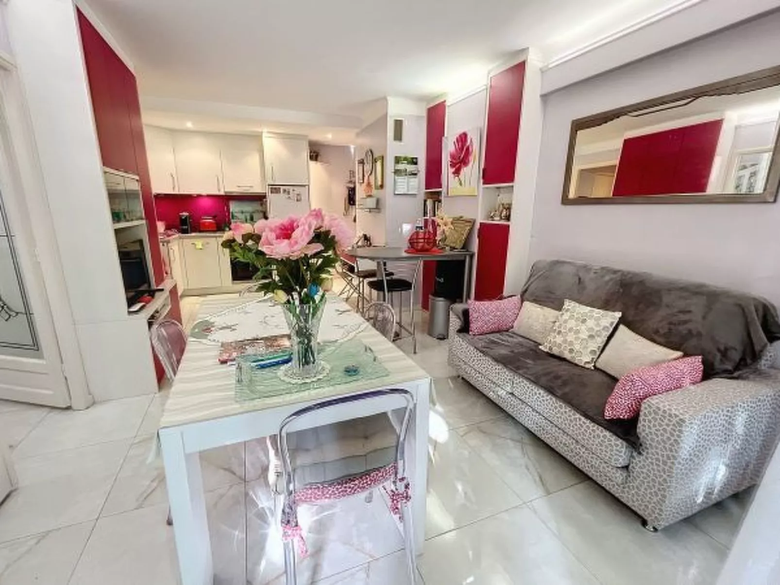 Cosy 1 bedroom Republique 236 - Image-tags.info