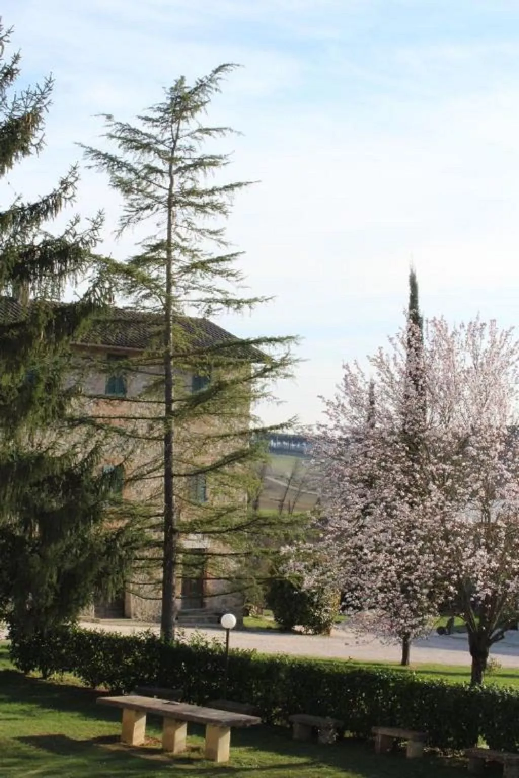 Rustikale Eleganz mit Blick auf die umbrische La - Draußen