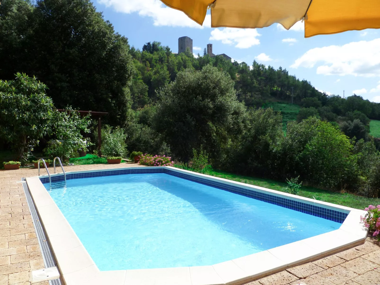 In Montecastelli Pisano mit beheiztem Whirlpool - Dehors